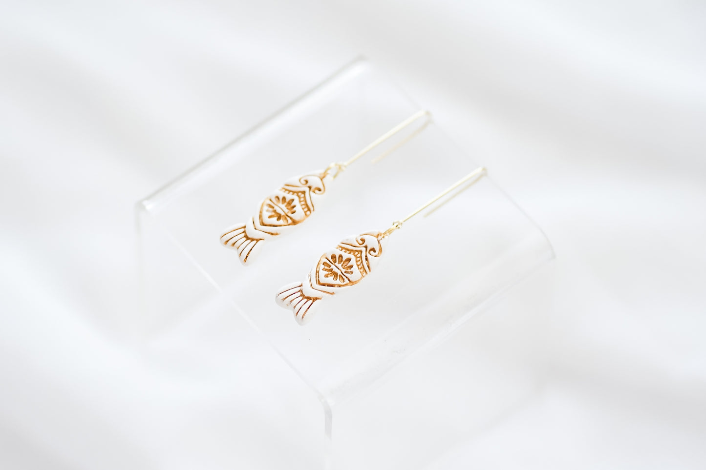 Summer Catch, White/Gold