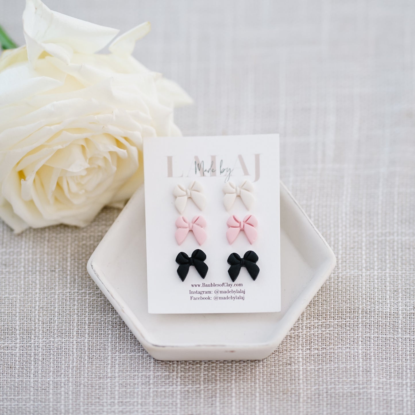 Bow Stud Trio, White