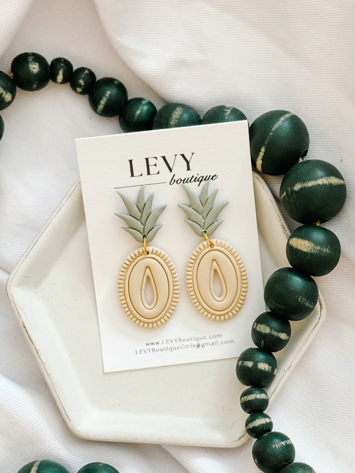 Pineapple - Champagne with Green Leaves