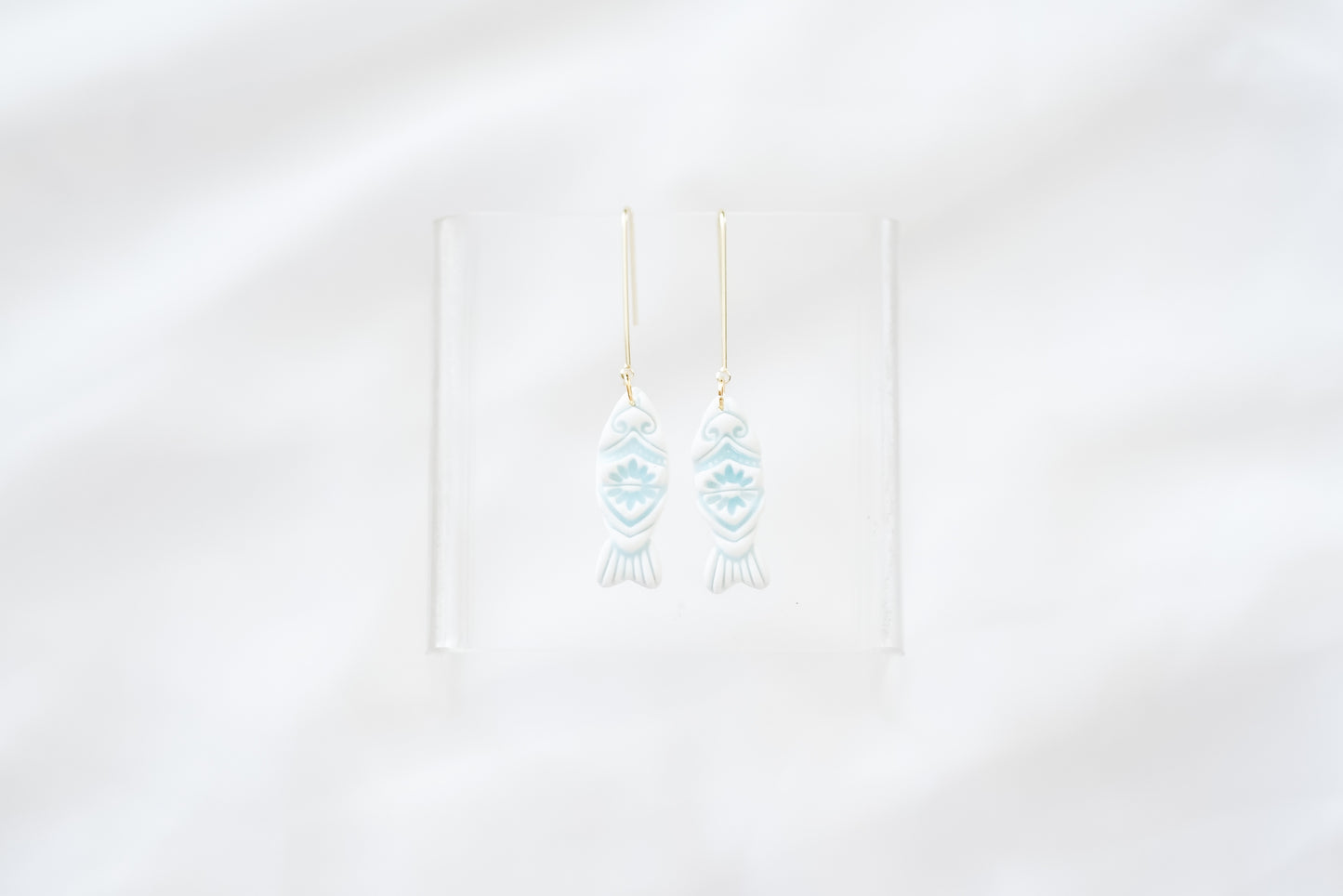 Summer Catch, White/Translucent Turquoise