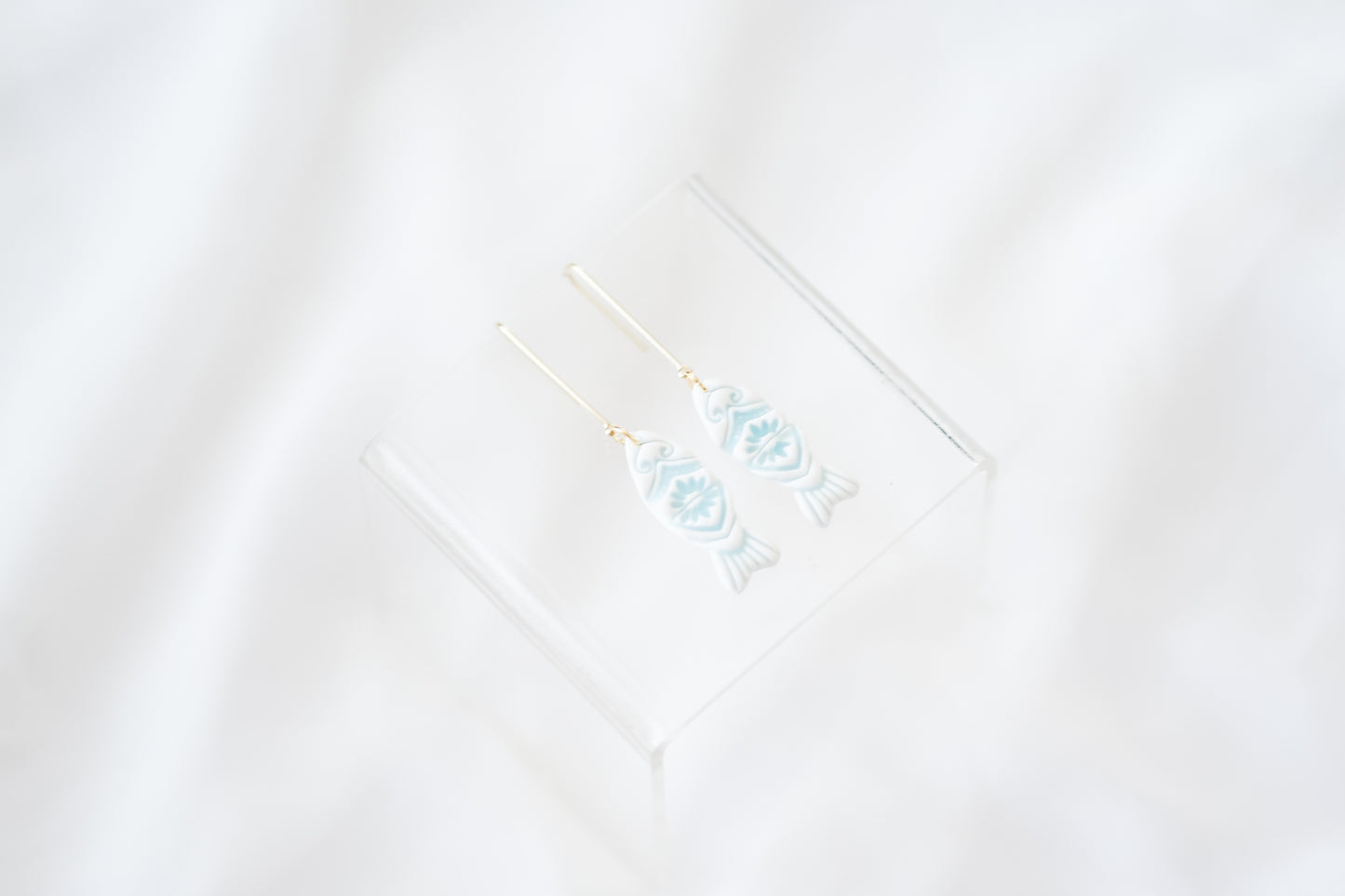 Summer Catch, White/Translucent Turquoise