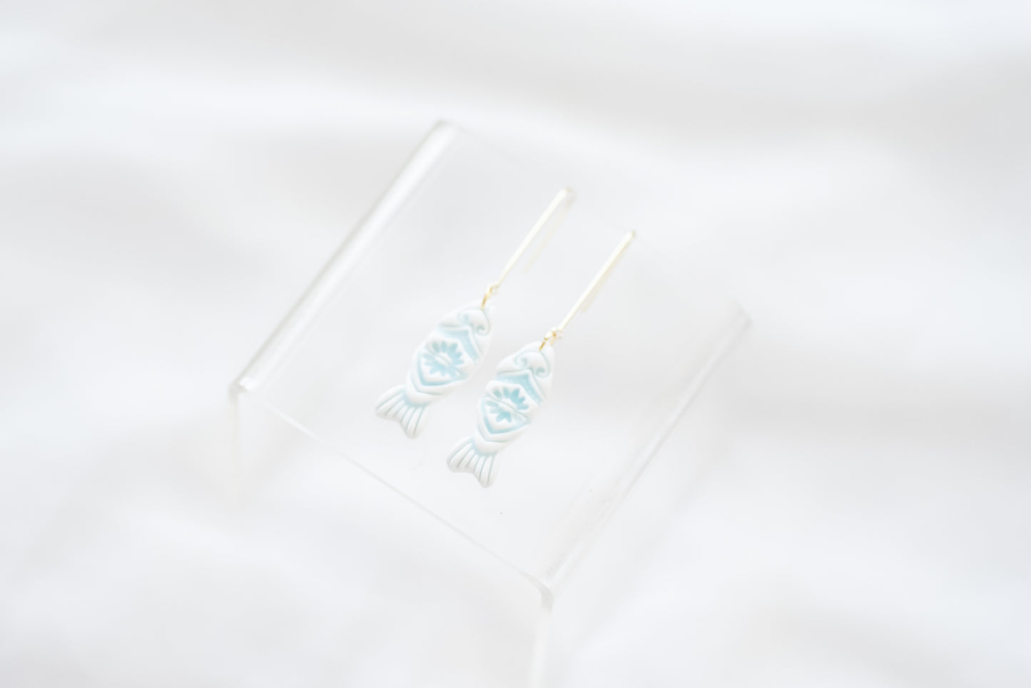 Summer Catch, White/Translucent Turquoise