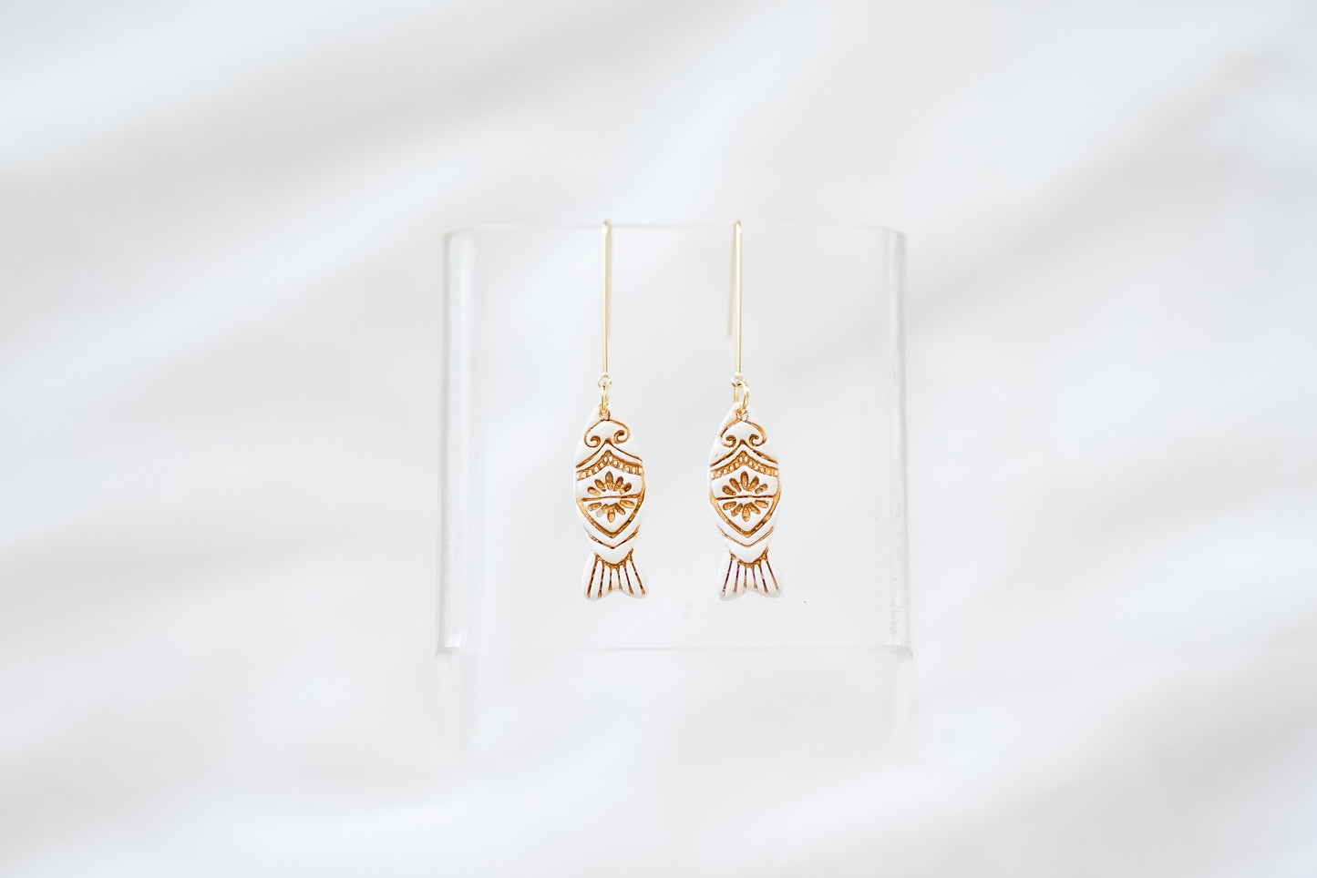 Summer Catch, White/Gold